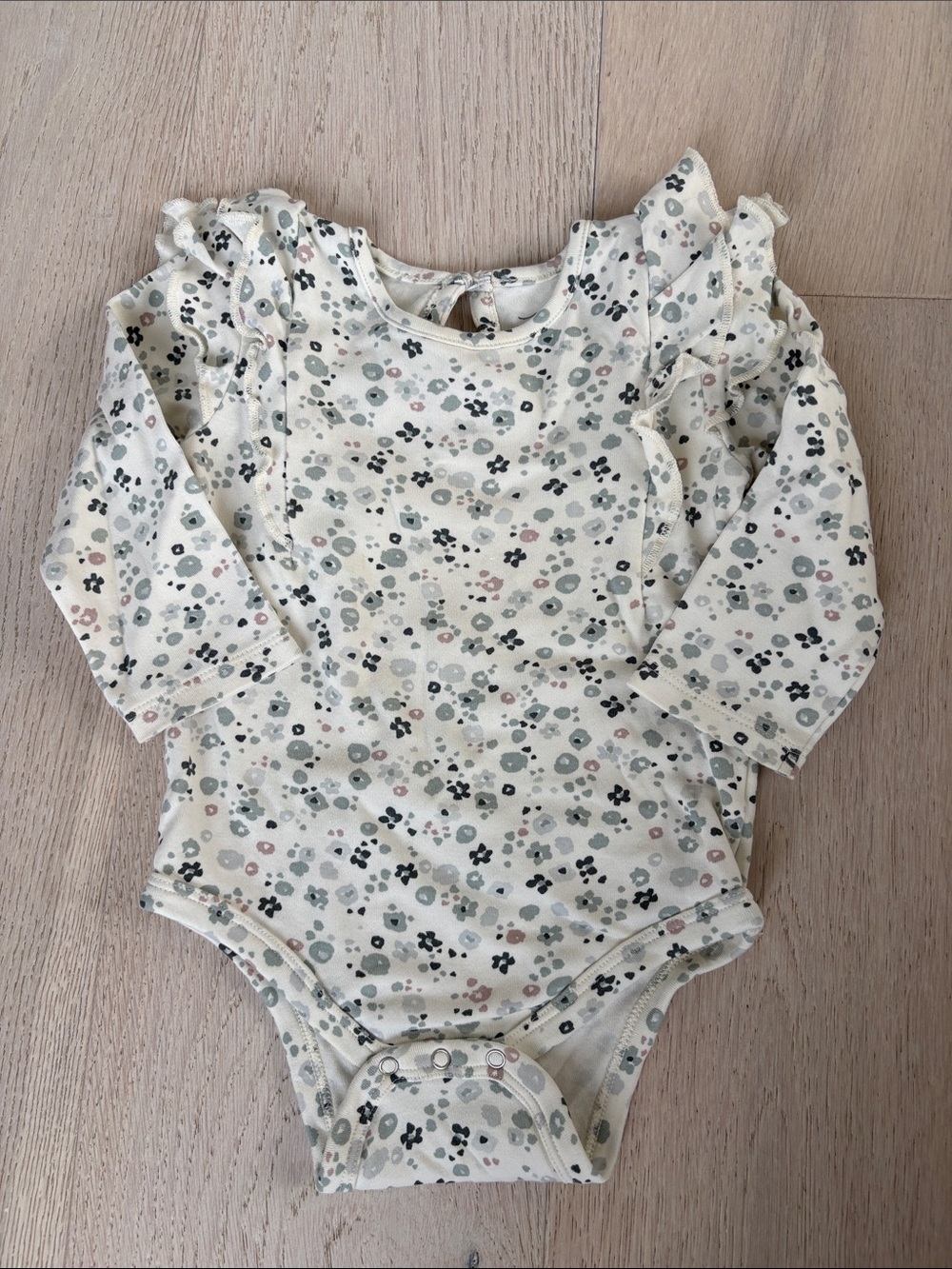 Pehr Cream Floral Ruffle Long-Sleeve Baby One-Piece Bodysuit